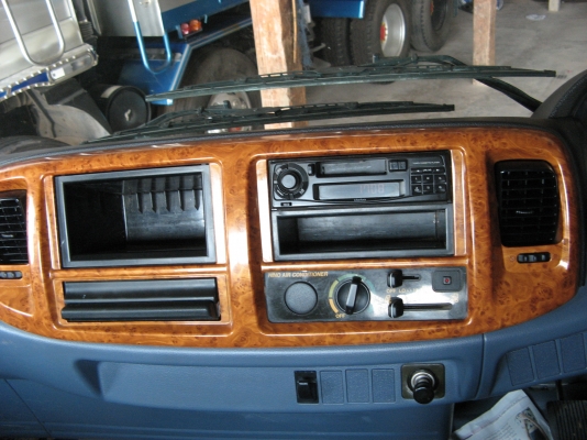 ขาย 6 ล้อ ฮีโน่เมก้า 144 แรง ปี 2005 สภาพดี เครื่องแน่น พร้อมใช้งาน ชมรถก่อนได้ครับ สนใจติดต่อได้ที่ 081-9425443 ขาย 6 ล้อ ฮีโน่เมก้า 144 แรง ปี 2005 สภาพดี เครื่องแน่น พร้อมใช้งาน ชมรถก่อนได้ครับ สนใจติดต่อได้ที่ 081-9425443