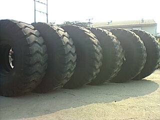 ยาง 21.00-25 40ชั้น(40PR) ยางสวยมากๆ ใช้แทน 23.5-25 , 26.5-25  ใด้เลย