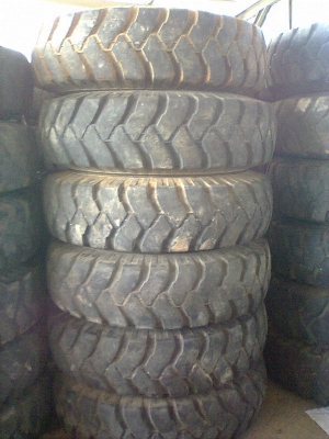 ยาง 21.00-25 40ชั้น(40PR) ยางสวยมากๆ ใช้แทน 23.5-25 , 26.5-25  ใด้เลย