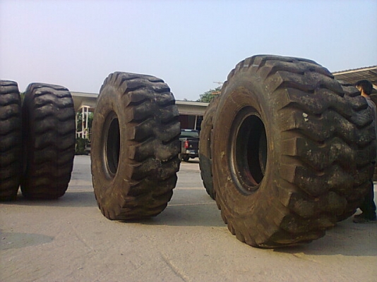ยาง 21.00-25 40ชั้น(40PR) ยางสวยมากๆ ใช้แทน 23.5-25 , 26.5-25  ใด้เลย