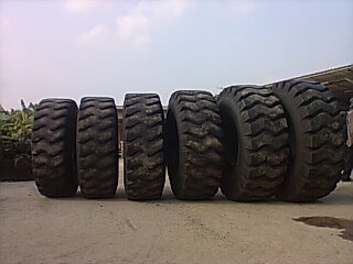 ยาง 21.00-25 40ชั้น(40PR) ยางสวยมากๆ ใช้แทน 23.5-25 , 26.5-25  ใด้เลย