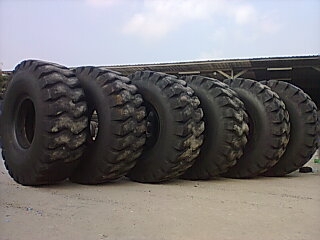 ยาง 21.00-25 40ชั้น(40PR) ยางสวยมากๆ ใช้แทน 23.5-25 , 26.5-25  ใด้เลย