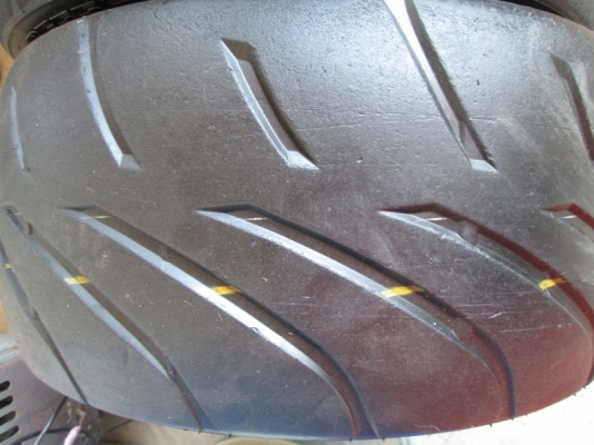 ขายยาง 245/40/17  re555s