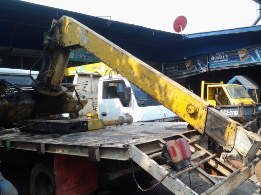 ขายเครน 3 ตัน สภาพพร้อมใช้งาน  ยี่ห้อ TADANO