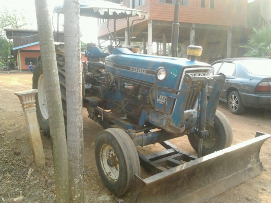 FORD 6600 - 1 เพลา T6 เต็มตัวไม่ผสม อุปกรณ์ครบ มีใบมีดดันหน้า ผานพรวนดิน 7 บอดี้สวยแห้งดีทั้งคัน ช่วงล่างดี พร้อมใช้งานได้เลย เอกสารเล่มทะเบียนครบพร้อมโอน ราคาต่อรองได้ครับ