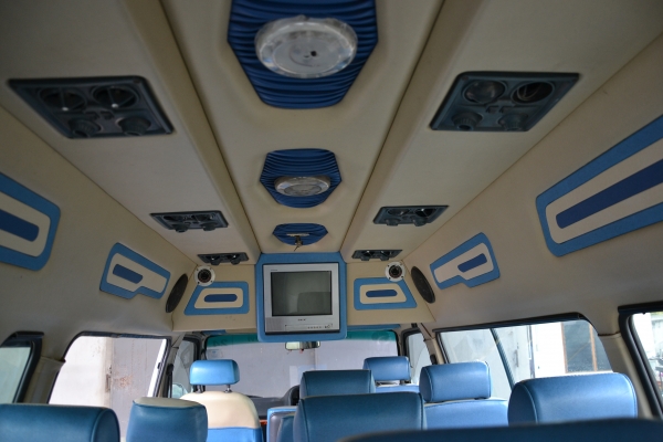 ขายดาวน์รถตู้ TOYOTA hiace ปี2001