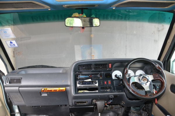 ขายดาวน์รถตู้ TOYOTA hiace ปี2001