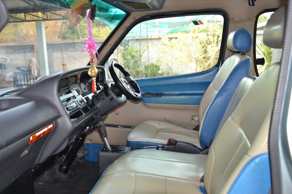 ขายดาวน์รถตู้ TOYOTA hiace ปี2001
