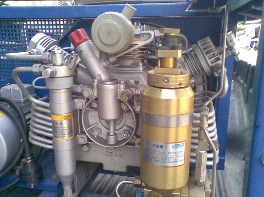 เครื่องอัดอากาศ 3 สูบ