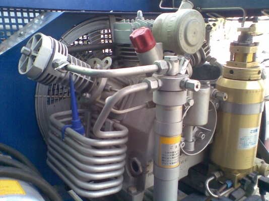 เครื่องอัดอากาศ 3 สูบ