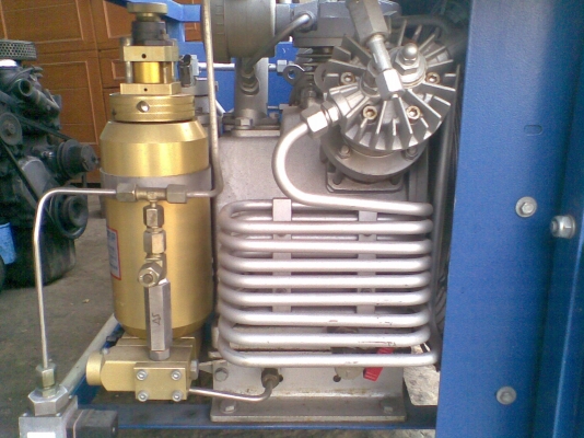 เครื่องอัดอากาศ 3 สูบ