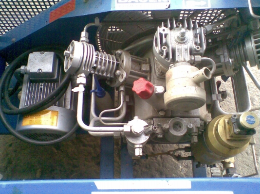 เครื่องอัดอากาศ 3 สูบ