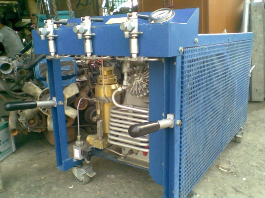 เครื่องอัดอากาศ 3 สูบ