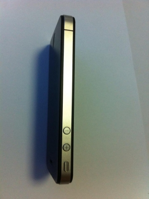 ขาย iphone 4  32gb สภาพ สวยๆ ราคา 12000 บาท