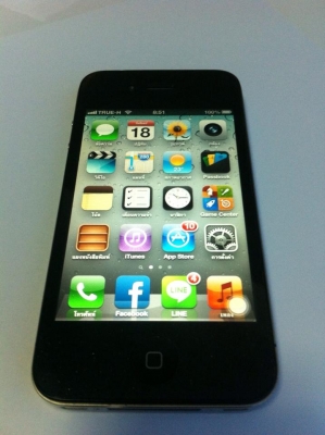ขาย iphone 4  32gb สภาพ 9\%สวยๆ ราคา 12000 บาท