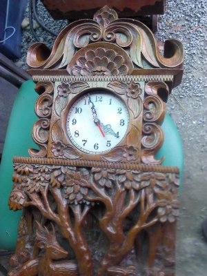 นาฬิกาบนไม้สักทองแกะสลักจากไม้ท่อเดียวขนาดใหญ่ใว้แต่งบ้าน