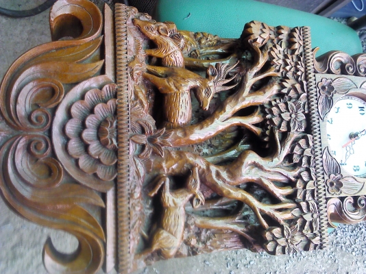 นาฬิกาบนไม้สักทองแกะสลักจากไม้ท่อเดียวขนาดใหญ่ใว้แต่งบ้าน