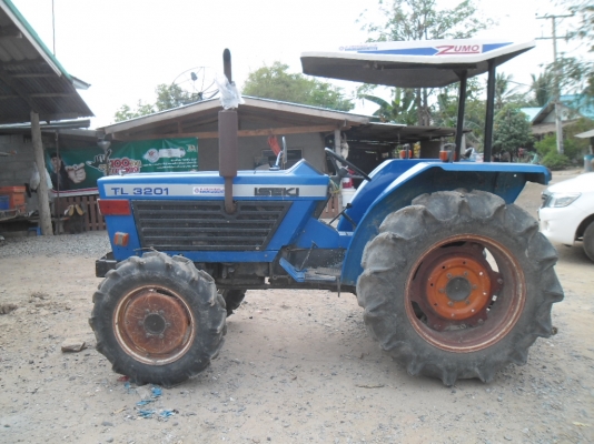 ขาย ISEKI  TL-3201  32 แรง 4WD + โรตารี  125,000  ราคาลดได้นิดหน่อย