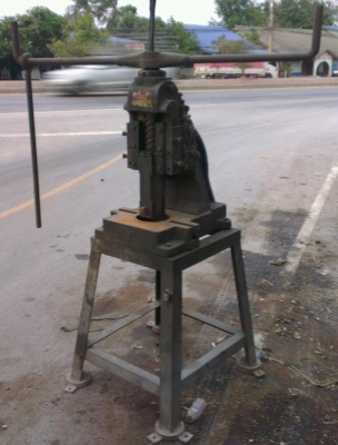 Sell> เครื่องอัดแรง ปั้มคอม้าแบบลูกตุ้ม สีเดิม สภาพดี นครปฐมครับ