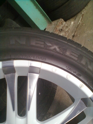 ขายแม็กพร้อมยาง 6 รู ขอบ20 ขนาดยาง 265/50R20 ยางปี 11 สภาพยางพร้อมแม็ก 90 \%