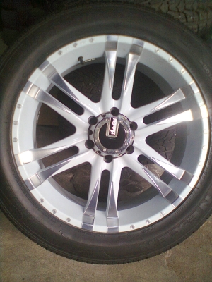 ขายแม็กพร้อมยาง 6 รู ขอบ20 ขนาดยาง 265/50R20 ยางปี 11 สภาพยางพร้อมแม็ก 90 \%