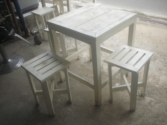 มี 6 ชุด  โต๊ะอาหารธรรมดา  ชุดละ 600บาท 1ชุดมีเก้าอี้ 3 ตัว