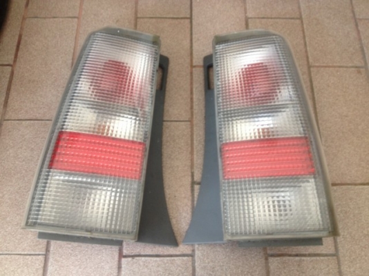 ไฟท้าย TOYOTA BB เก่าญี่ปุ่นเเท้สภาพสวยคู่ละ