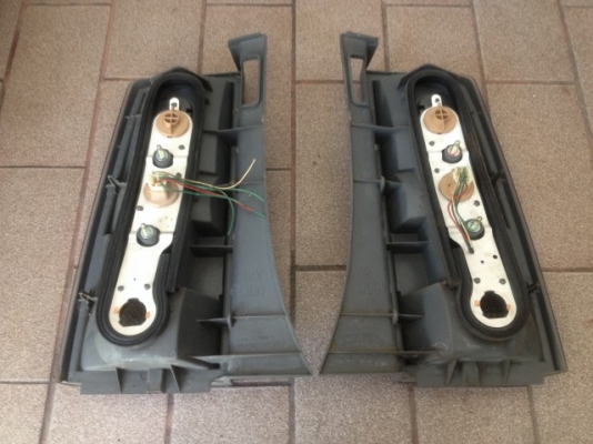 ไฟท้าย TOYOTA BB เก่าญี่ปุ่นเเท้สภาพสวยคู่ละ ไฟท้าย TOYOTA BB เก่าญี่ปุ่นเเท้สภาพสวยคู่ละ