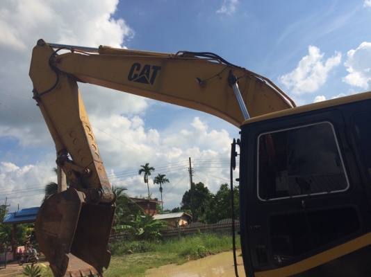 ต้องการรถแมคโค CAT 320 V2