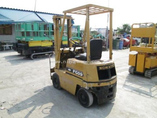 รถยก รหัสสินค้า : 14001671 ยี่ห้อ : KOMATSU รุ่น : FG09-2