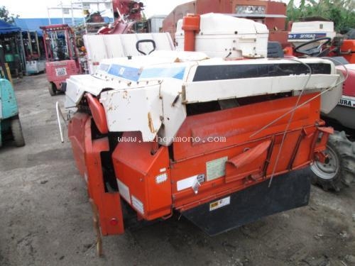 รถเกี่ยวข้าวนั่งขับ รหัสสินค้า : 13001476 ยี่ห้อ : KUBOTA รุ่น : RX1100