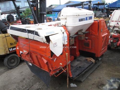 รถเกี่ยวข้าวนั่งขับ รหัสสินค้า : 13001476 ยี่ห้อ : KUBOTA รุ่น : RX1100