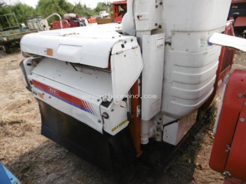 รถเกี่ยวข้าวนั่งขับ รหัสสินค้า : 80903671 ยี่ห้อ : YANMAR รุ่น : Ee-55G