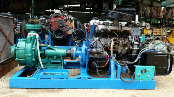 ยังประกอบเครื่องยนต์ชนปั๊มน้ำกันทุกวันเหมือนเดิม ปั๊มน้ำแรงดันสูงชนเครื่องยนต์ดีเซล คัดเครื่องดีชนปั๊มขยายช่องน้ำใหญ่ ทำให้ได้น้ำที่มากกว่าปั๊มทั่วไปเป็นเท่าตัว