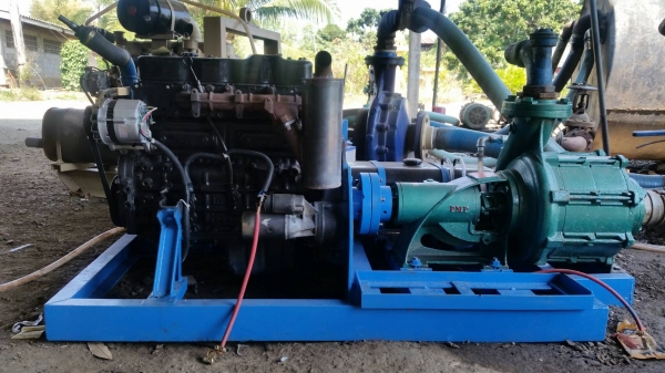 ยังประกอบเครื่องยนต์ชนปั๊มน้ำกันทุกวันเหมือนเดิม ปั๊มน้ำแรงดันสูงชนเครื่องยนต์ดีเซล คัดเครื่องดีชนปั๊มขยายช่องน้ำใหญ่ ทำให้ได้น้ำที่มากกว่าปั๊มทั่วไปเป็นเท่าตัว