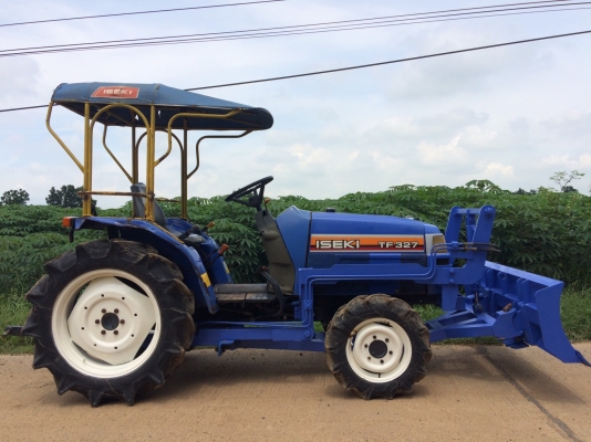 ขายอิเซกิ 32แรง ใบดัน พร้อมผาน5 สองเพลา สภาพพร้อมใช้ สนใจติดต่อครับ