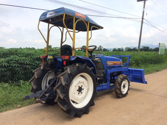 ขายอิเซกิ 32แรง ใบดัน พร้อมผาน5 สองเพลา สภาพพร้อมใช้ สนใจติดต่อครับ