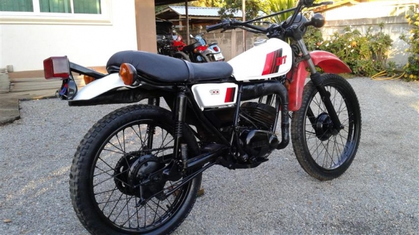 ขาย DT100 เครื่องดีคัยสตาร์ทคันเกียร์โครงไม่เชื่อมเหมาะเอาไปปั้นต่อออกใบซื้อขาย 8900 บาท