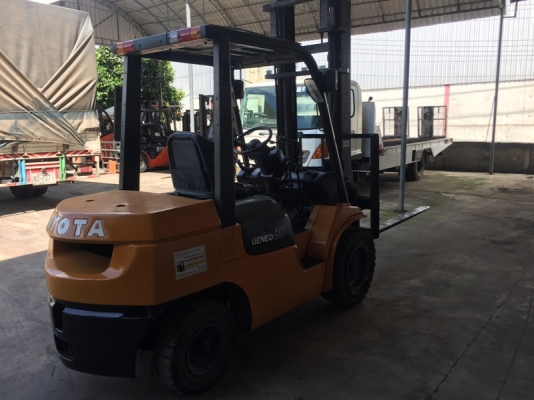 ขายโฟล์คลิฟท์  TOYOTA โตโยต้า 7FD30 3.0ตัน-รุ่น7 เครื่องยนต์ดีเซล ใช้งานน้อย เสา4เมตร