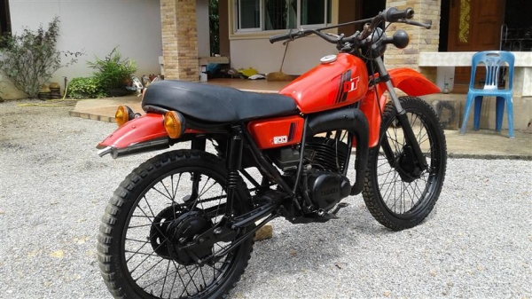 ขาย DT100 เครื่องดีคันสตาร์คันเกียร์โครงไม่เชื่อมเหมาะเอาไปปั้นต่อ