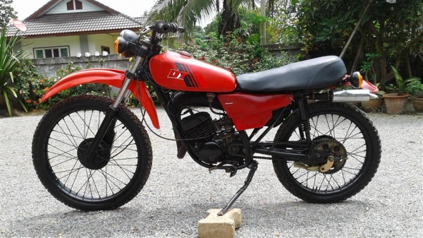 ขาย DT100 เครื่องดีคันสตาร์คันเกียร์โครงไม่เชื่อมเหมาะเอาไปปั้นต่อ
