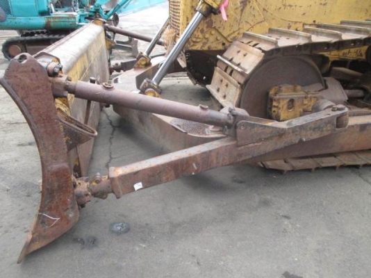 แทรคเตอร์ Caterpillar รุ่น D6C แทรคเตอร์ Caterpillar รุ่น D6C