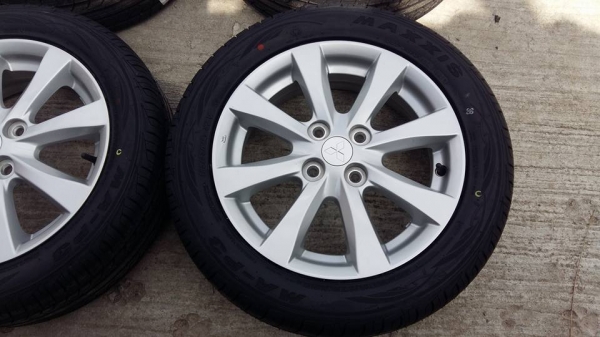 ขายล้อแม็ก mirage 15" พร้อมยางใหม่ปี16 สนใจติดต่อ ตาเล็ก ล้อและยางครับ 081-3747940