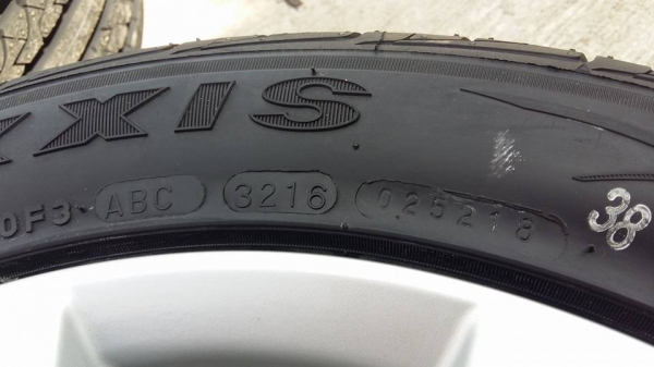 ขายล้อแม็ก mirage 15" พร้อมยางใหม่ปี16 สนใจติดต่อ ตาเล็ก ล้อและยางครับ 081-3747940