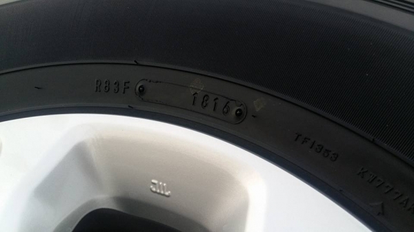 ขายล้อแม็กป้ายแดง np300 navara calibre 16" ยางปี16 สนใจติดต่อ ตาเล็ก ล้อและยางครับ 081-3747940