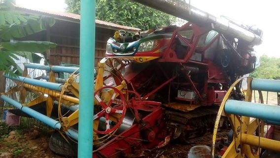 ขายรถเกี่ยวข้าว ช้างไวไฟจอมพลัง53ช่วงล่างดี เครื่อง6D17เทอโบปั๊มไดกิ้น22ตัวเดิน10เพลาใหญ่ โซ่ลูเลอร์ใบใหม่ สีสันไม่สวยแต่รถพร้อมใช้งาน ขายรถเกี่ยวข้าว ช้างไวไฟจอมพลัง53ช่วงล่างดี เครื่อง6D17เทอโบปั๊มไดกิ้น22ตัวเดิน10เพลาใหญ่ โซ่ลูเลอร์ใบใหม่ สีสันไม่สวยแต่รถพร้อมใช้งาน