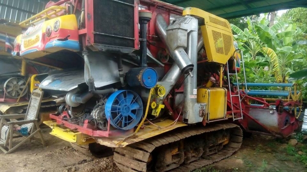 ขายรถเกี่ยวข้าว ช้างไวไฟจอมพลัง53ช่วงล่างดี เครื่อง6D17เทอโบปั๊มไดกิ้น22ตัวเดิน10เพลาใหญ่ โซ่ลูเลอร์ใบใหม่ สีสันไม่สวยแต่รถพร้อมใช้งาน ขายรถเกี่ยวข้าว ช้างไวไฟจอมพลัง53ช่วงล่างดี เครื่อง6D17เทอโบปั๊มไดกิ้น22ตัวเดิน10เพลาใหญ่ โซ่ลูเลอร์ใบใหม่ สีสันไม่สวยแต่รถพร้อมใช้งาน