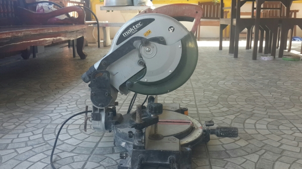 เลื่อยตัดองศา maktec MT230