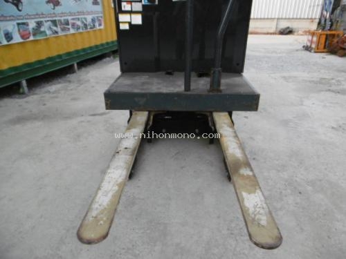 ลดราคา รถยกไฟฟ้ายืนขับ TOYOTA  7FBP9 รหัสสินค้า 80803389 สอบถาม Tel.081-8283376