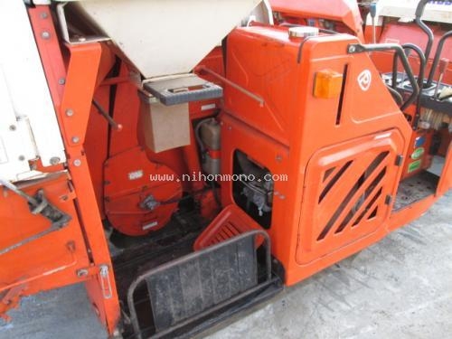 รถเกี่ยวข้าวนั่งขับ รหัสสินค้า : 13001482 ยี่ห้อ : KUBOTA รุ่น : RX900
